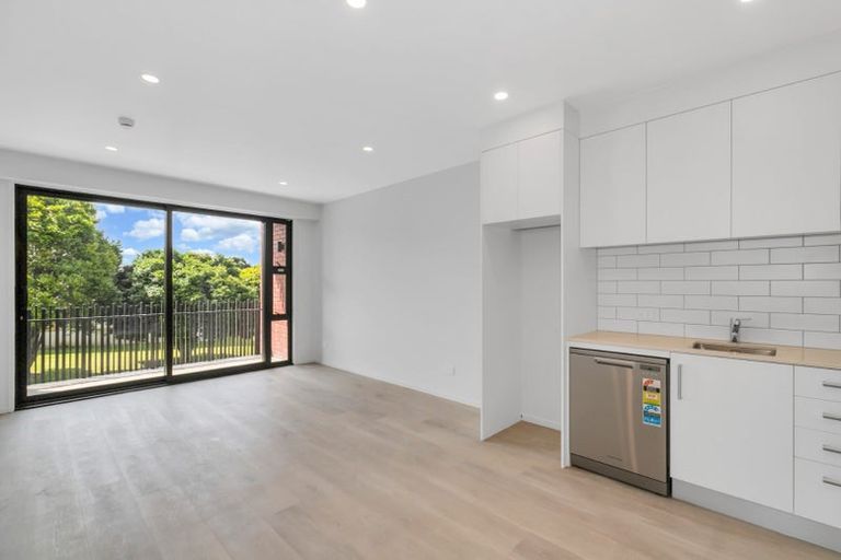 Photo of property in 105/25 Potter Avenue, Northcote, Auckland, 0627