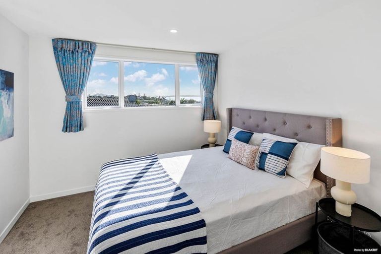 Photo of property in 16 Paisley Street, Mellons Bay, Auckland, 2014