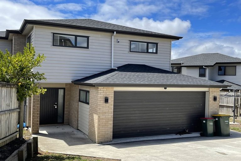 Photo of property in 6 Kirikiri Drive, Papakura, 2110