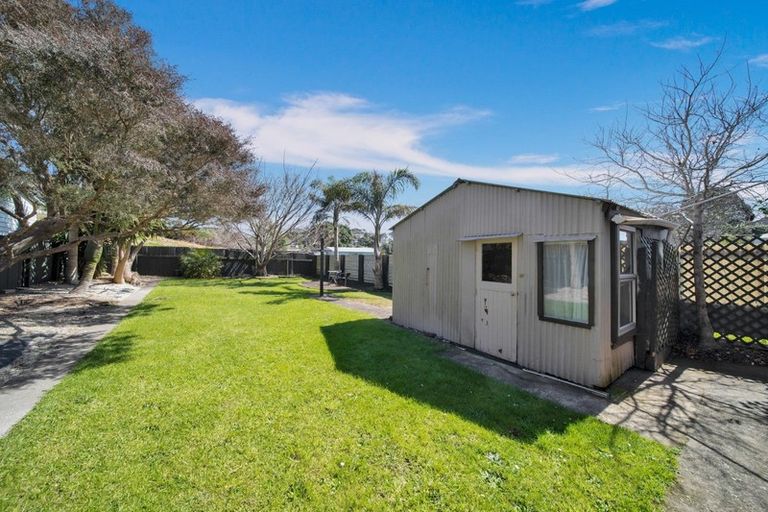 Photo of property in 72 Pioneer Road, Moturoa, New Plymouth, 4310