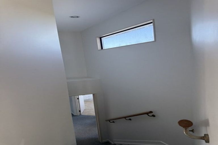 Photo of property in 11 Trotting Terrace, Fairview Heights, Auckland, 0632