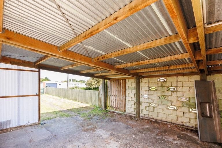 Photo of property in 19 Beach Street, Tangimoana, 4822