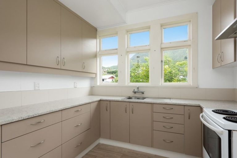 Photo of property in 16 Buller Street, Picton, 7220