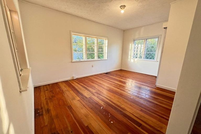 Photo of property in 26 Captain Scott Road, Glen Eden, Auckland, 0602