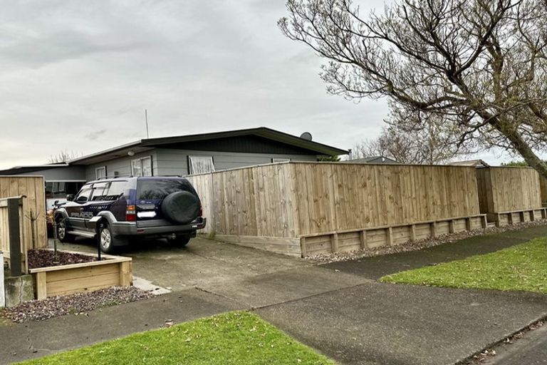 Photo of property in 2 Bryce Place, Kelvin Grove, Palmerston North, 4414