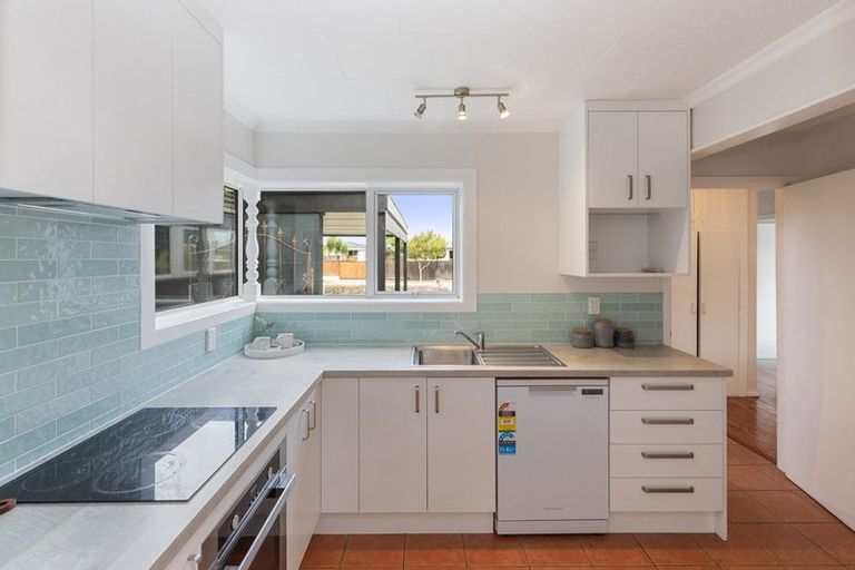 Photo of property in 12 Heathglen Avenue, Parklands, Christchurch, 8083