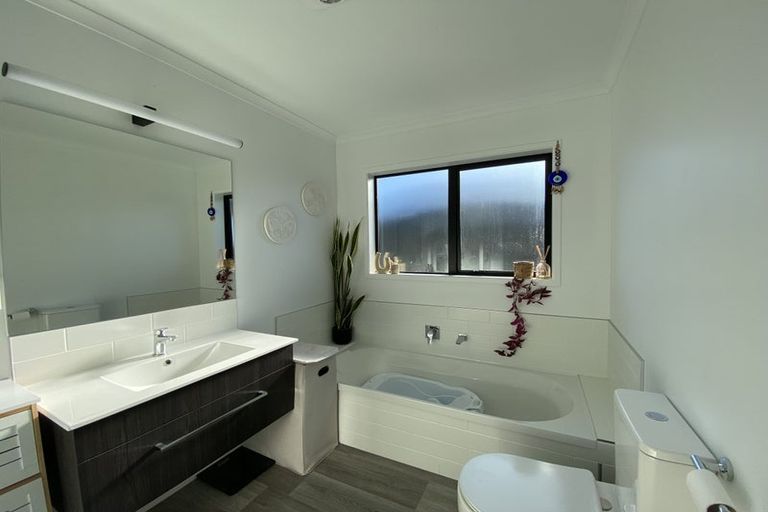 Photo of property in 11 Pioneer Crescent, Omokoroa, 3114