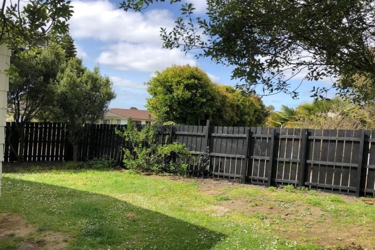 Photo of property in 1/38 Maplesden Drive, Clendon Park, Auckland, 2103