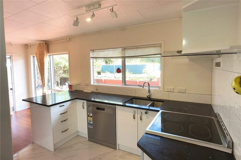 Photo of property in 68 Oreil Avenue, West Harbour, Auckland, 0618