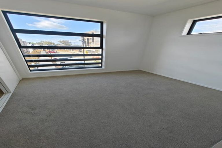 Photo of property in 150 Mcleod Road, Te Atatu South, Auckland, 0610