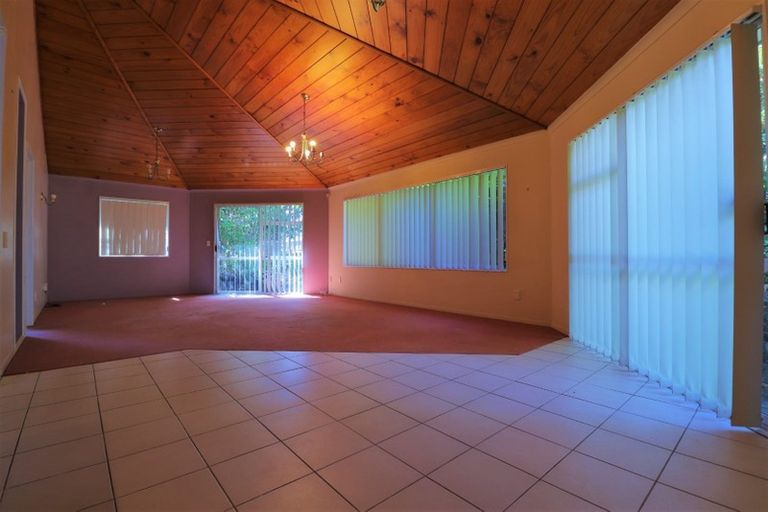 Photo of property in 8 Barberry Lane, Te Atatu Peninsula, Auckland, 0610