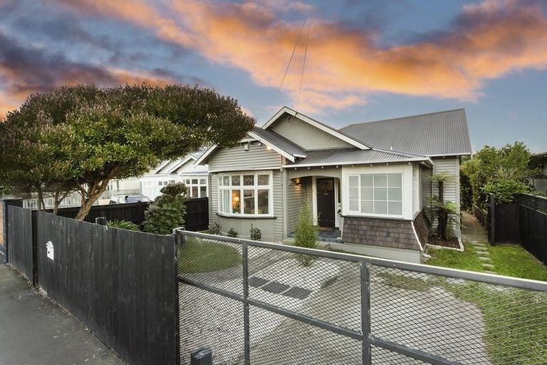 Photo of property in 188 Victoria Road, Saint Clair, Dunedin, 9012