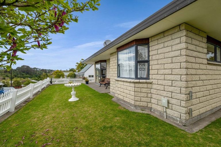 Photo of property in 11 Te Ngaere Place, Merrilands, New Plymouth, 4312