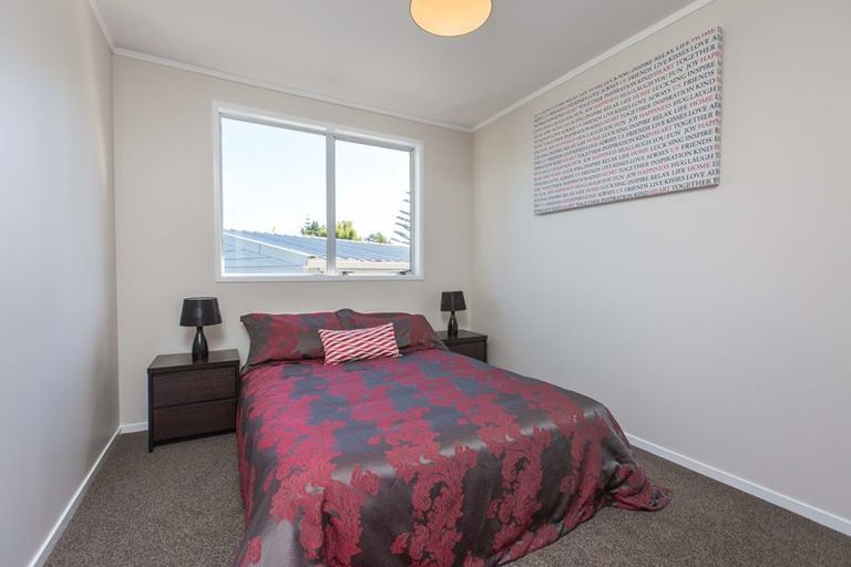 Photo of property in 14 Farwood Drive, Henderson, Auckland, 0612