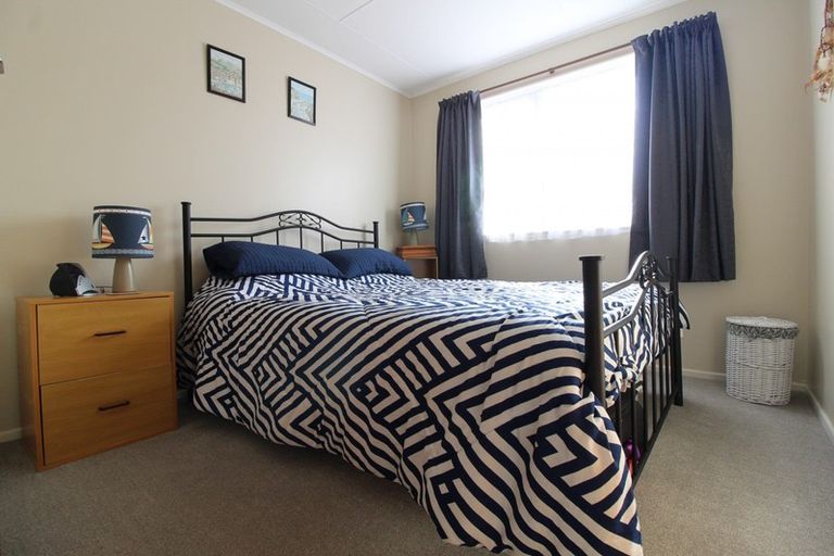 Photo of property in 10 Mccaughan Street, Browns, Winton, 9781