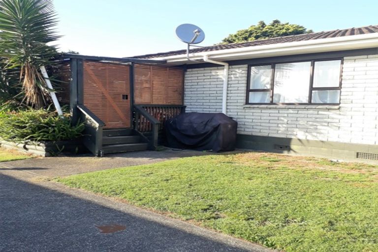 Photo of property in 30 Riverside Drive, Waiuku, 2123