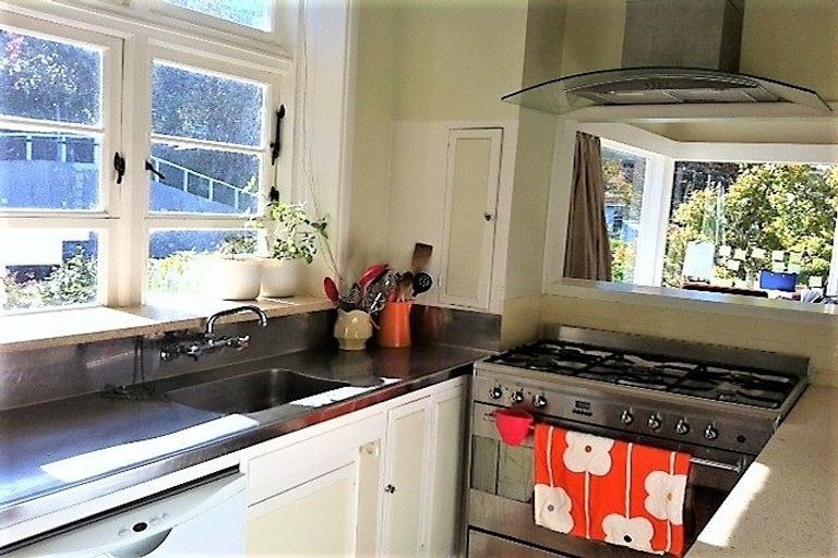 Photo of property in 6a Sefton Street, Wadestown, Wellington, 6012