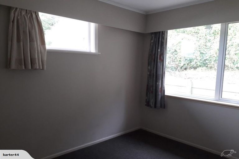 Photo of property in 35 Franklyn Road, Tawa, Wellington, 5028