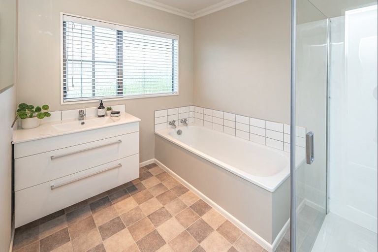 Photo of property in 48 Oakland Avenue, Saint Johns Hill, Whanganui, 4500