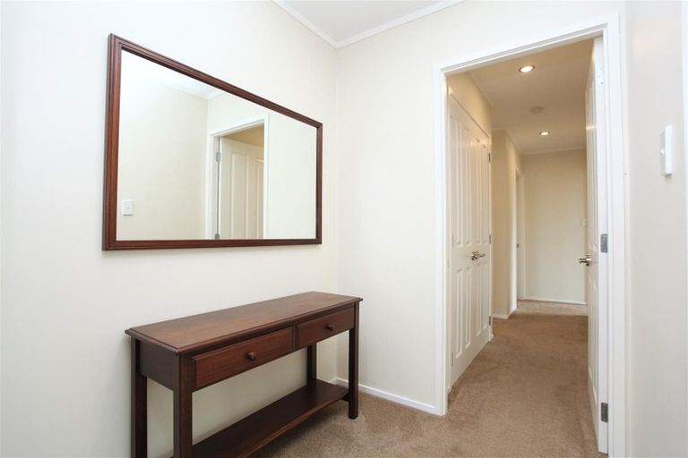 Photo of property in 15 Kingsclere Place, Goodwood Heights, Auckland, 2105