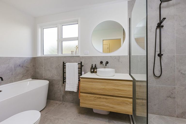 Photo of property in 12 Village Way, Ardmore, Papakura, 2582