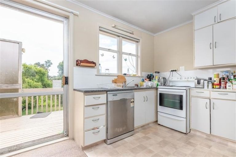 Photo of property in 29 Golf Road, New Lynn, Auckland, 0600