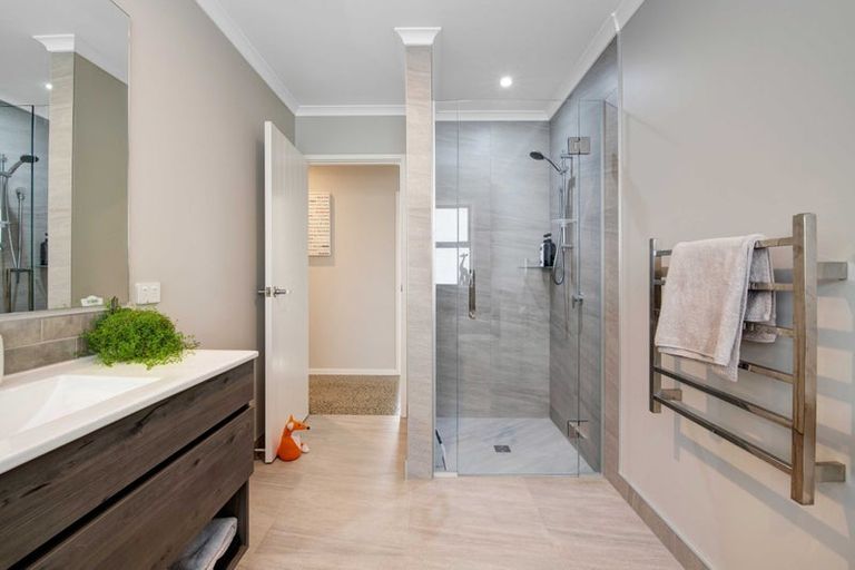 Photo of property in 16 Urumaraki Avenue, Helensville, 0800