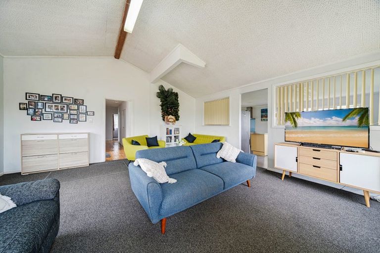 Photo of property in 58 Holbrook Street, Blockhouse Bay, Auckland, 0600