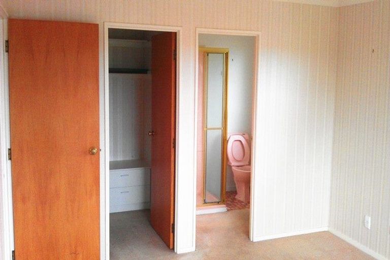 Photo of property in 62 Dalwhinnie Parade, Highland Park, Auckland, 2010