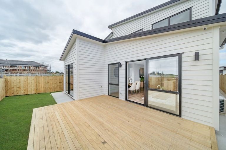 Photo of property in 12 Korowhiti Road, Clarks Beach, 2122