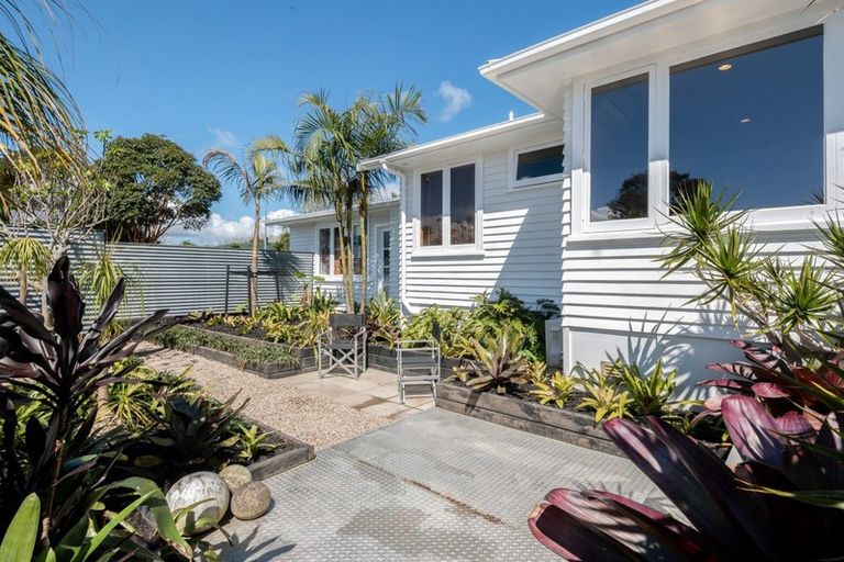 Photo of property in 11 Bradbury Road, Botany Downs, Auckland, 2010