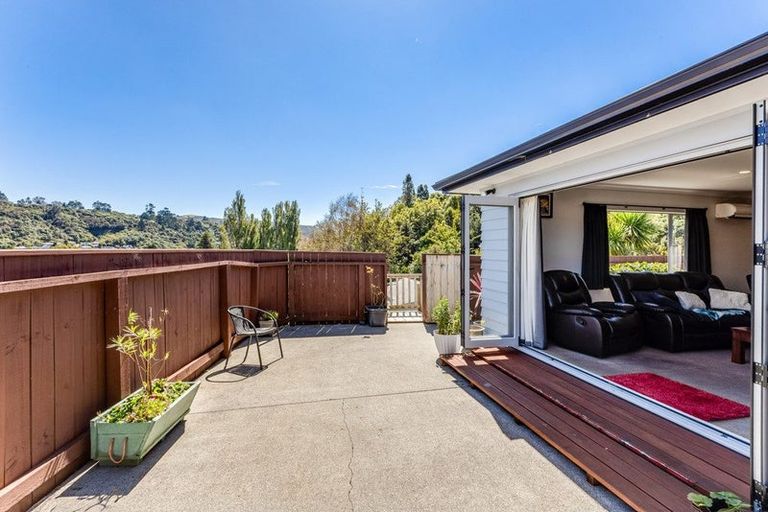 Photo of property in 19 Speldhurst Grove, Stokes Valley, Lower Hutt, 5019