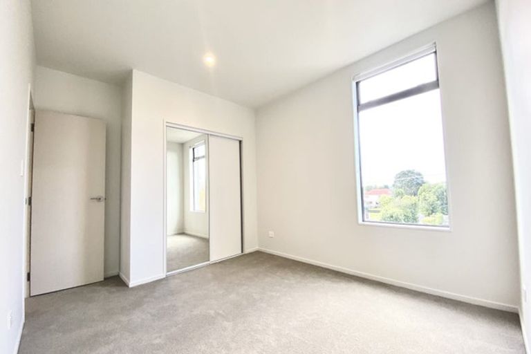 Photo of property in 588d Te Atatu Road, Te Atatu Peninsula, Auckland, 0610