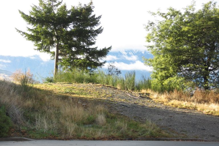 Photo of property in 11 Whitbourn Place, Fernhill, Queenstown, 9300