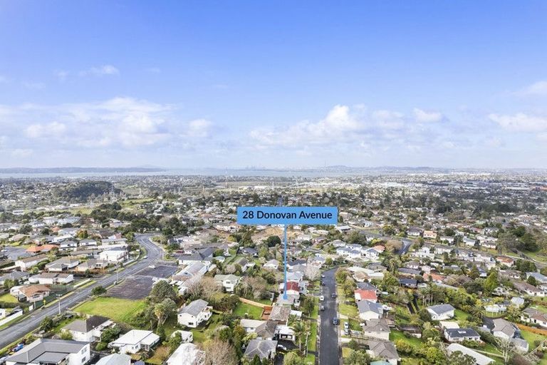 Photo of property in 28 Donovan Avenue, Massey, Auckland, 0614