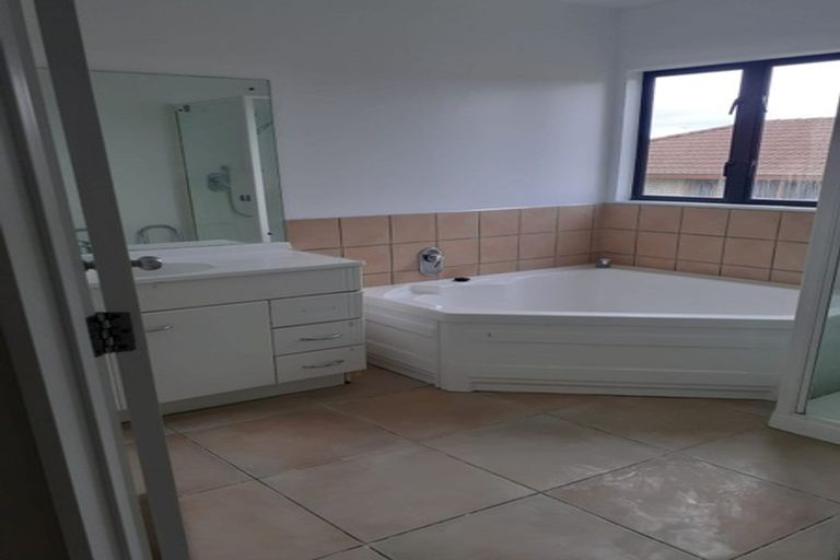 Photo of property in 5a Oakleigh Avenue, Takanini, 2112