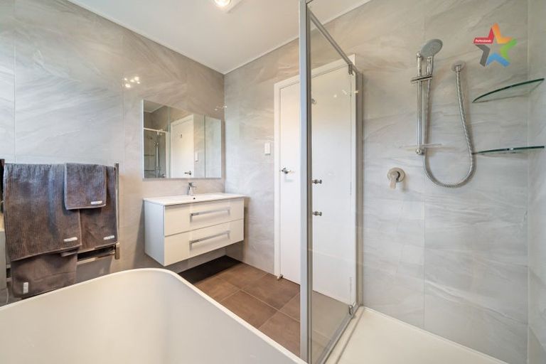 Photo of property in 18 Panorama Grove, Harbour View, Lower Hutt, 5010