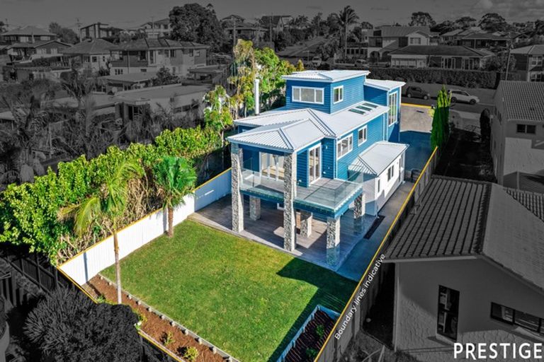 Photo of property in 19 Scarboro Terrace, Murrays Bay, Auckland, 0630