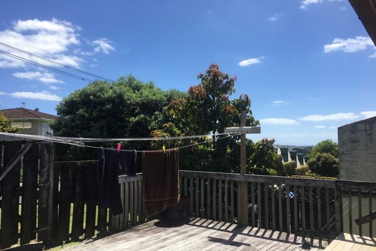 Photo of property in 2/495 Glenfield Road, Glenfield, Auckland, 0629