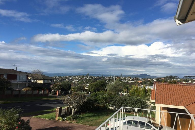 Photo of property in 1/369 East Coast Road, Mairangi Bay, Auckland, 0630