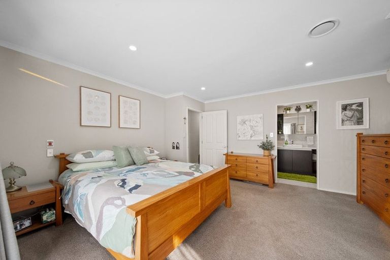 Photo of property in 17 Flora Place, Wattle Downs, Auckland, 2103