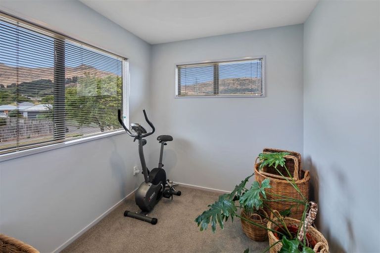 Photo of property in 1 Wendy Place, Heathcote Valley, Christchurch, 8022