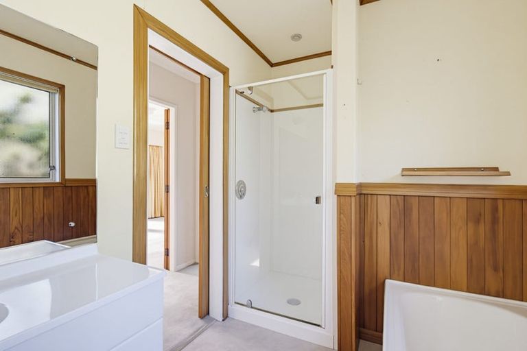 Photo of property in 107 Winara Avenue, Waikanae, 5036