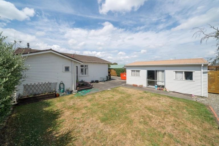 Photo of property in 18 Kowhai Avenue, Takaro, Palmerston North, 4410