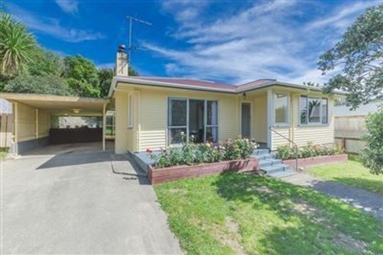 Photo of property in 8 Brazier Grove, Paraparaumu, 5032