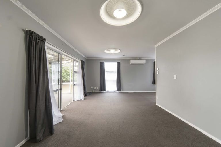 Photo of property in 81 Oakfield Crescent, Pukete, Hamilton, 3200