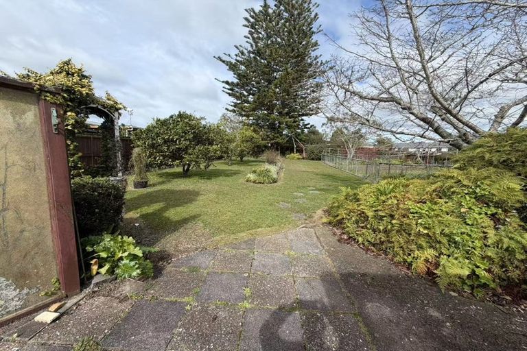 Photo of property in 25 Margan Avenue, New Lynn, Auckland, 0600