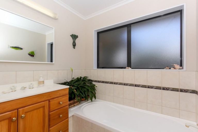 Photo of property in 20 Kellyville Heights, Merrilands, New Plymouth, 4312