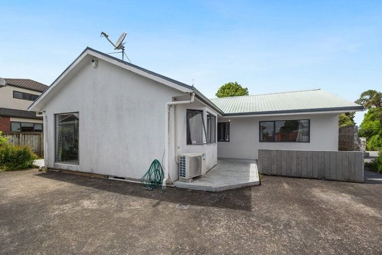 Photo of property in 2/49 Clevedon Road, Papakura, 2110