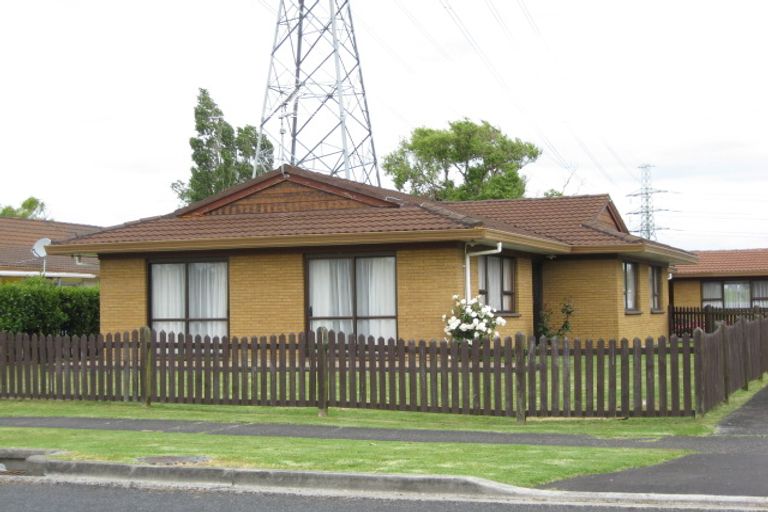 Photo of property in 2/15 Berwyn Avenue, Takanini, 2112
